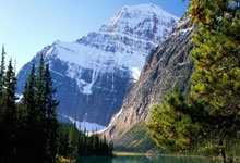 多多28官网：[CBA]王睿泽强突篮下 超级拉杆打成2+1.